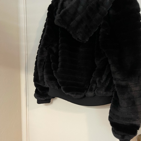 Faux fur bomber style jacket - Picture 2 of 3